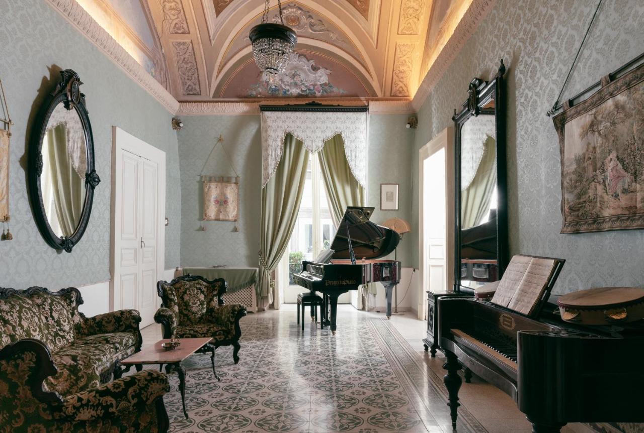 Carafa Di Maddaloni Residenza Di Charme Hotel Naples Exterior photo